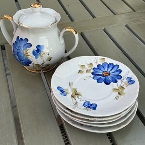 Russian Porcelain Cobalt Blue and Gold Teacup and Saucer, Dulevo